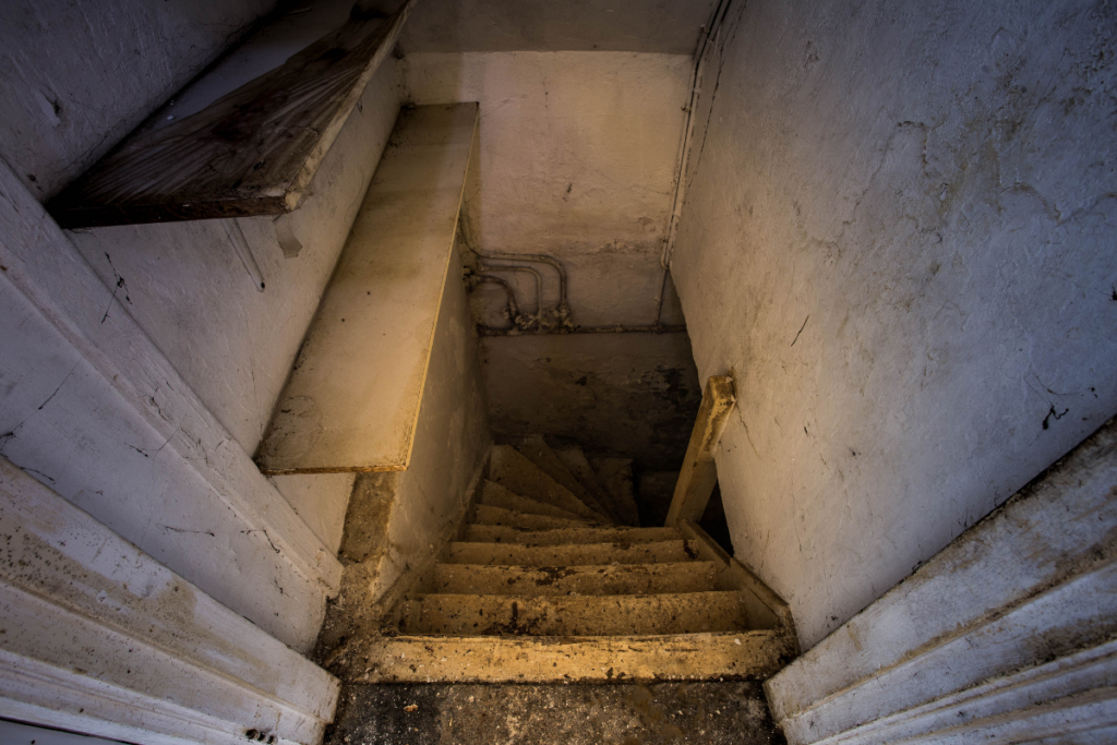 Open stairway with concrete